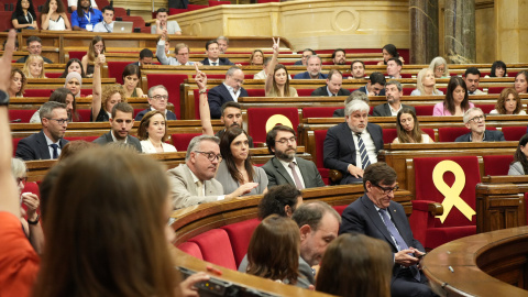 El ple del Parlament durant la votació per tramitar per via exprés la llei contra la compra especulativa El ple del Parlament durant la votació per tramitar per via exprés la llei contra la compra especulativa
