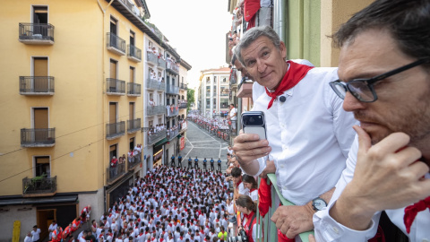 Feijóo, en un encierro de San Fermín, este 8 de julio.