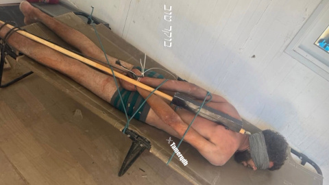 Imagen del preso palestino difundida por un soldado israelí. Imagen del preso palestino difundida por un soldado israelí.