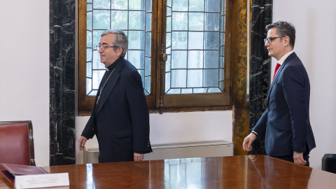 El presidente de la Conferencia Episcopal Española, Luis Argüello y el ministro Félix Bolaños, durante la firma del acuerdo para reparar a víctimas de abusos, el 30 de marzo de 2026. El presidente de la Conferencia Episcopal Española, Luis Argüello y el ministro Félix Bolaños, durante la firma del acuerdo para reparar a víctimas de abusos, el 30 de marzo de 2026.
