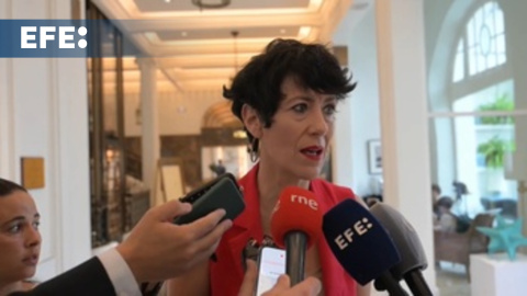 Elma Saiz traslada condolencias por el incendio de Almería y pide prudencia Elma Saiz traslada condolencias por el incendio de Almería y pide prudencia