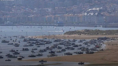 El turismo masivo y el fondeo de embarcaciones "amenazan" El Puntal: hasta 300 embarcaciones en un espacio natural protegido El turismo masivo y el fondeo de embarcaciones "amenazan" El Puntal: hasta 300 embarcaciones en un espacio natural protegido
