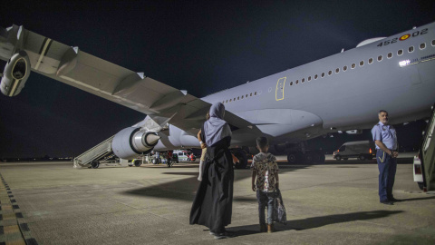 Jordan_Gaza30_06_2026_130_minsan Un avión medicalizado llega al Aeropuerto de Torrejón de Ardoz con 20 menores de edad gazatíes pendientes de tratamiento médico y 81 acompañantes. (30.06.26)