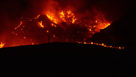 El incendio en Los Gallardos en la noche del viernes al sábado. El incendio en Los Gallardos en la noche del viernes al sábado.