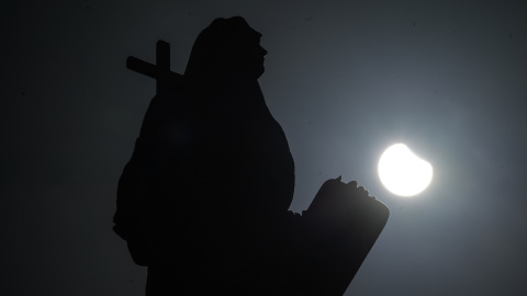 Eclipse parcial del sol visto desde el Cementerio Municipal de San Amaro, en A Coruña, el pasado 29 de marzo de 2025. Eclipse parcial del sol visto desde el Cementerio Municipal de San Amaro, en A Coruña, el pasado 29 de marzo de 2025.