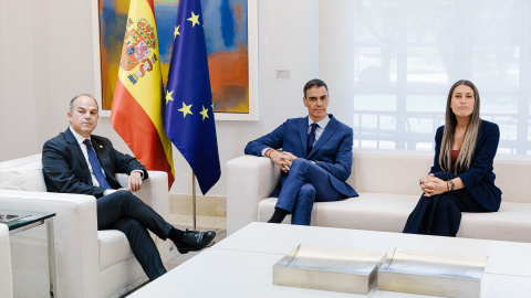 El secretario general de Junts, Jordi Turull; el presidente del Gobierno, Pedro Sánchez, y la portavoz del Grupo Parlamentario Junts, Miriam Nogueras, durante un encuentro, en el Palacio de La Moncloa, a 17 de junio de 2025 El secretario general de Junts, Jordi Turull; el presidente del Gobierno, Pedro Sánchez, y la portavoz del Grupo Parlamentario Junts, Miriam Nogueras, durante un encuentro, en el Palacio de La Moncloa, a 17 de junio de 2025