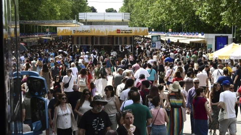 Libreros-y-editores-auguran-una-buena-Feria-del-Libro-pese-a-los-cierres-por-el-calor La Feria del Libro de este año en Madrid, donde hubo una gran representación de escritores mayores y de público sénior