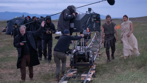 Para rodar 'La Odisea', Christopher Nolan y su equipo no dudaron en recorrer kilómetros de localización en localización. Para rodar 'La Odisea', Christopher Nolan y su equipo no dudaron en recorrer kilómetros de localización en localización.