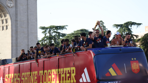 Los jugadores de la selección Española celebran su triunfo en el Mundial por las calles de Madrid. Los jugadores de la selección Española celebran su triunfo en el Mundial por las calles de Madrid.