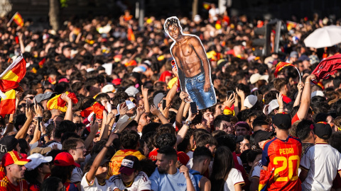 Una imagen de Nico Williams, durante la celebración de este lunes en Madrid. Una imagen de Nico Williams, durante la celebración de este lunes en Madrid.