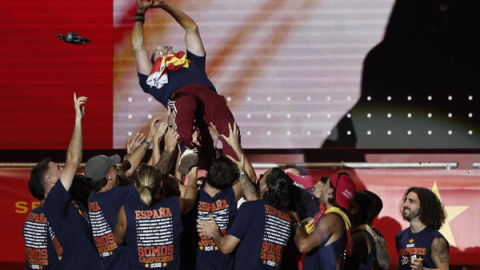 Celebración de la selección española en Madrid tras la victoria en el Mundial de fútbol de 2026. Celebración de la selección española en Madrid tras la victoria en el Mundial de fútbol de 2026.