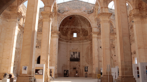 La iglesia de Sant Pere del Poble Vell de Corbera d'Ebre por dentro La iglesia de Sant Pere del Poble Vell de Corbera d'Ebre por dentro