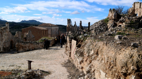 Una de las calles del Poble Vell de Corbera d'Ebre Una de las calles del Poble Vell de Corbera d'Ebre