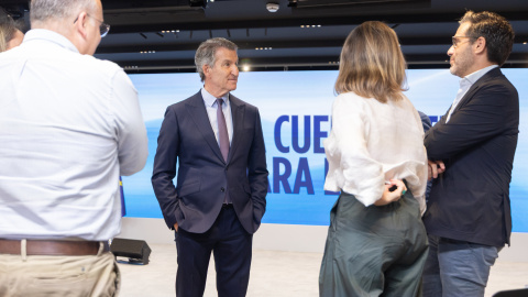 El presidente del Partido Popular, Alberto Núñez Feijóo (c), comparece ante los medios para hacer balance del curso político, en la sede nacional del PP, a 22 de julio de 2026, en Madrid (España). Feijóo ha puesto el foco en la corrupción y la crítica a l El presidente del Partido Popular, Alberto Núñez Feijóo (c), comparece ante los medios para hacer balance del curso político, en la sede nacional del PP, a 22 de julio de 2026, en Madrid (España). Feijóo ha puesto el foco en la corrupción y la crítica a la gestión de Pedro Sánchez.