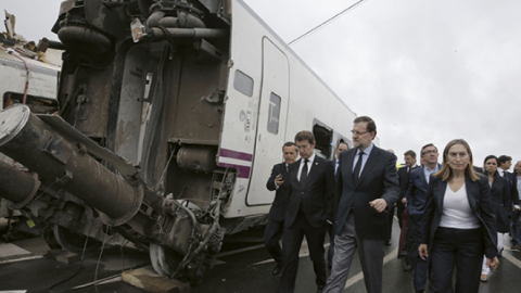 Feijóo, Rajoy y la entonces ministra de Transportes, Ana Pastor, visitan el lugar del accidente. Feijóo, Rajoy y la entonces ministra de Transportes, Ana Pastor, visitan el lugar del accidente.