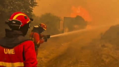 Llos efectivos luchan contra el fuego en Navaluenga (Avila) Llos efectivos luchan contra el fuego en Navaluenga (Avila)