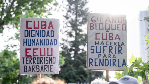 Movilización ciudadana contra el bloqueo económico sobre el pueblo cubano, en Madrid. Movilización ciudadana contra el bloqueo económico sobre el pueblo cubano, en Madrid.