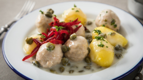 Receta de albóndigas en salsa de alcaparras. Receta de albóndigas en salsa de alcaparras.