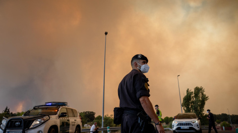 Incendios de Madrid Vista de la humareda causada por el incendio forestal en Cenicientos, Madrid, este viernes.