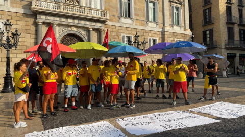 La concentració de socorristes que s'ha fet aquest dissabte, 25 de juliol, a la plaça Sant Jaume de Barcelona. 25/07/2026 La concentració de socorristes que s'ha fet aquest dissabte, 25 de juliol, a la plaça Sant Jaume de Barcelona.
