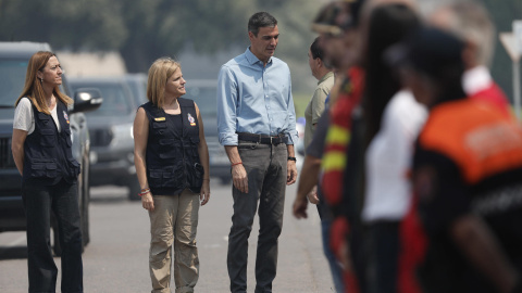 Sánchez, saluda al president de la Generalitat, Juanfran Pérez Llorca, a su llegada a puesto de mando avanzado de La Vall d'Uixó (Castellón).