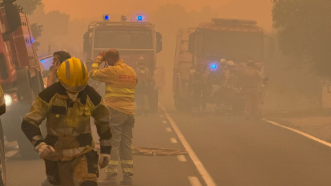 Bomberos se enfrentan al incendio de Ávila, a 27 de julio de 2026.