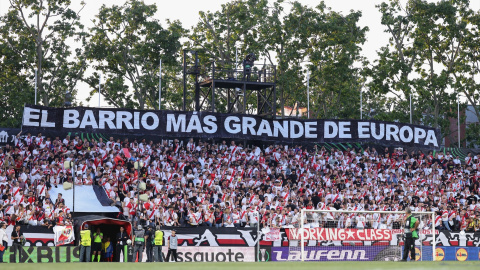 Vista general durante el partido de ida de las semifinales de la UEFA Conference League 2025/26 entre el Rayo Vallecano y el RC Strasbourg Alsace en el Estadio de Vallecas el pasado 30 de abril. Vista general durante el partido de ida de las semifinales de la UEFA Conference League 2025/26 entre el Rayo Vallecano y el RC Strasbourg Alsace en el Estadio de Vallecas el pasado 30 de abril.