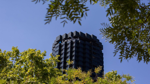 Fachada de la sede de CaixaBank en la Avenida Diagonal de Barcelona.