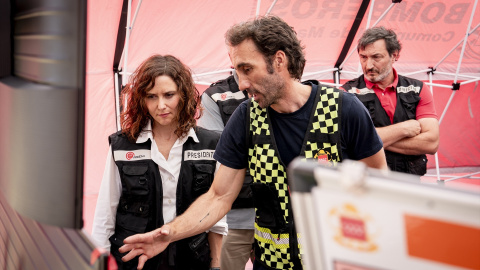 La presidenta de la Comunidad de Madrid, Isabel Díaz, durante una visita el Puesto de Mando Avanzado (PMA) por el incendio de Almorox La presidenta de la Comunidad de Madrid, Isabel Díaz, durante una visita el Puesto de Mando Avanzado (PMA) por el incendio de Almorox