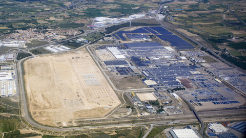 Vista aérea de una factoría en Zaragoza. Vista aérea de una factoría en Zaragoza.