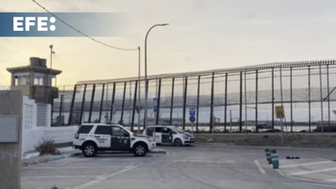 La frontera de Melilla sigue cerrada y se acumulan cientos de coches del Paso del Estrecho La frontera de Melilla sigue cerrada y se acumulan cientos de coches del Paso del Estrecho