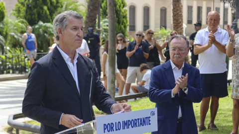Alberto Nuñez Feijoó, junto al presidente de la Ciudad Autónoma, durante una comparecencia sobre la crisis migratoria en Ceuta, a 1 de agosto de 2026. Alberto Nuñez Feijoó, junto al presidente de la Ciudad Autónoma, durante una comparecencia sobre la crisis migratoria en Ceuta, a 1 de agosto de 2026.