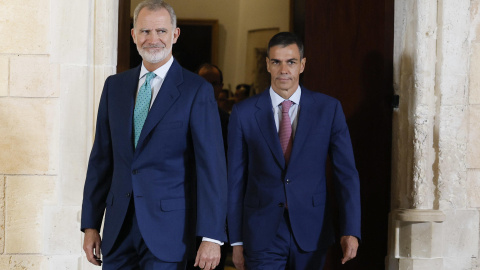 5b5344e6cc383be811f0fdac405fa1e533510829w FOTODELDÍA PALMA, 29/07/2026.- El rey Felipe VI y el presidente del Gobierno, Pedro Sánchez (d), mantienen un despacho de trabajo como es habitual cada verano, este miércoles en el Palacio de la Almudaina, en Palma.EFE/ Ballesteros