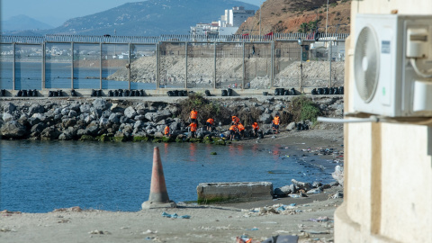 Trabajadores en la frontera entre España y Marruecos de Ceuta. Trabajadores en la frontera entre España y Marruecos de Ceuta.
