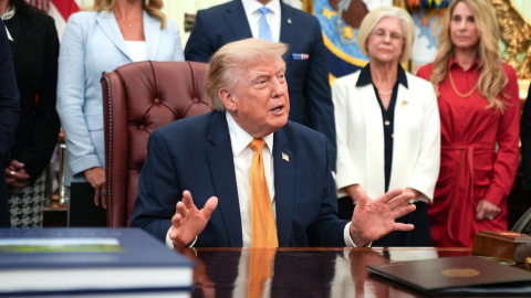 d8c189a9b2262a83d1dcd5c2cd636968ea7129f8w El presidente de EEUU, Donald Trump, anuncia un decreto presidencial por el que se crea la Comisión Presidencial de Cónyuges de Militares, en la Casa Blanca, en Washington