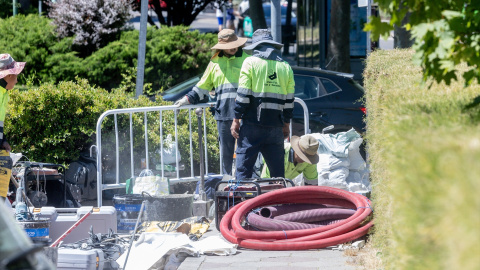 madrid_trabajadores Dos personas trabajando en una obra en la ciudad de Madrid, en una imagen reciente