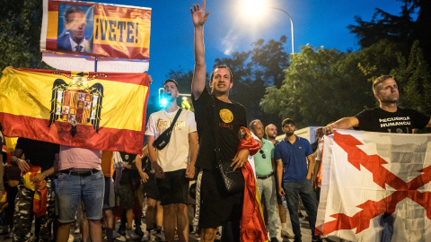 Decenas de personas durante una manifestación ultra ante la embajada de Marruecos en Madrid, a 2 de agosto de 2026. Decenas de personas durante una manifestación ultra ante la embajada de Marruecos en Madrid, a 2 de agosto de 2026.
