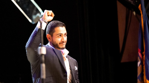 Abdul El-Sayed se dirige a sus seguidores en la fiesta organizada para seguir los resultados de las primarias en Detroit, Míchigan. Abdul El-Sayed se dirige a sus seguidores en la fiesta organizada para seguir los resultados de las primarias en Detroit, Míchigan.