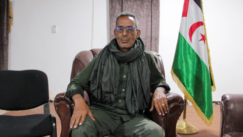 El viceministro de Juventud y Deporte de la RASD durante la entrevista con 'Público' el 03.05.26 en los campamentos de refugiados saharauis de Rabuni (Argelia)