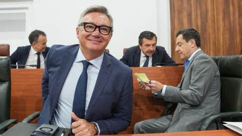 El vicepresidente segundo y consejero de Turismo andaluz, Manuel Gavira, junto al presidente de la Junta, Juan Manuel Moreno Bonilla, en una imagen de archivo. El vicepresidente segundo y consejero de Turismo andaluz, Manuel Gavira, junto al presidente de la Junta, Juan Manuel Moreno Bonilla, en una imagen de archivo.
