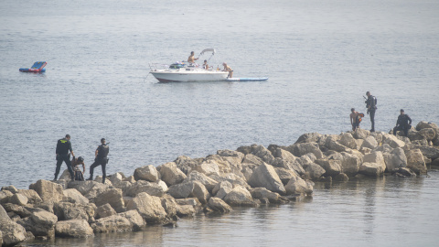 Agentes de la Guardia Civil controlan la frontera, a 1 de agosto de 2026, en Ceuta. Agentes de la Guardia Civil controlan la frontera, a 1 de agosto de 2026, en Ceuta.