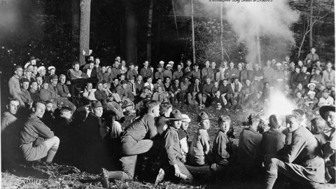 Fuego de campamento, circa 1915. Fuego de campamento, circa 1915.
