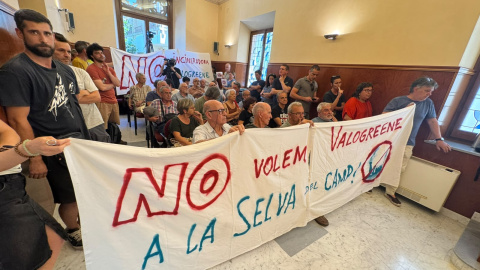 Protesta de la plataforma contrària a la instal·lació de Valogreene a la Selva del Camp durant un ple de l'Ajuntament Protesta de la plataforma contrària a la instal·lació de Valogreene a la Selva del Camp durant un ple de l'Ajuntament