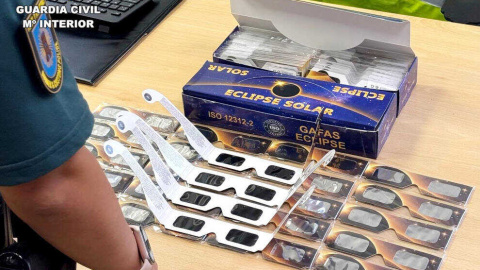 Alerta en Cantabria ante el eclipse: retiran casi un centenar de gafas que no cumplían los requisitos de seguridad