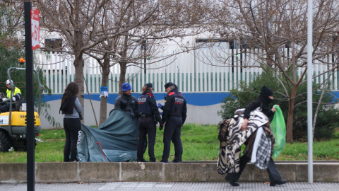 Imatge d'arxiu del desallotjament de l'assentament de la Zona Franca el passat mes de març Imatge d'arxiu del desallotjament de l'assentament de la Zona Franca el passat mes de març