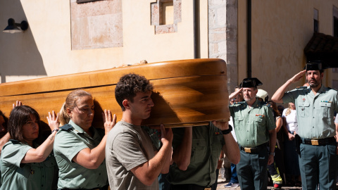 Funeral de Laura, guardia civil asesinada por violencia de género en Llanes. Funeral de Laura, guardia civil asesinada por violencia de género en Llanes.