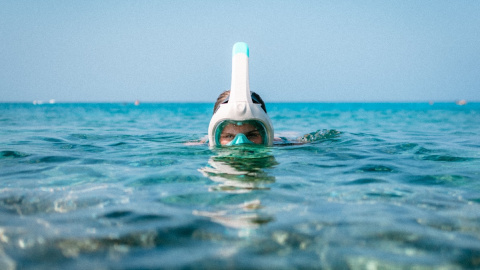 El snorkel es una actividad muy popular en el mar, pero que debe ser muy respetuosa con el medio.