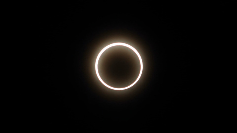 eclipse-total El eclipse solar total se desarrolla en varias fases y permitirá ver cómo la Luna va ocultando poco a poco.