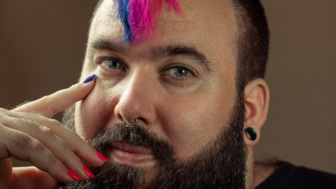 Darko Decimavilla, activista 'queer' y autore de 'Libres. Historias de vidas más allá de lo binario'. Darko Decimavilla, activista 'queer' y autore de 'Libres. Historias de vidas más allá de lo binario'.