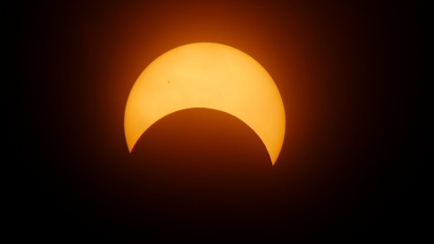 eclipse-solar La retinopatía solar es una lesión que puede aparecer cuando una persona mira directamente al Sol.